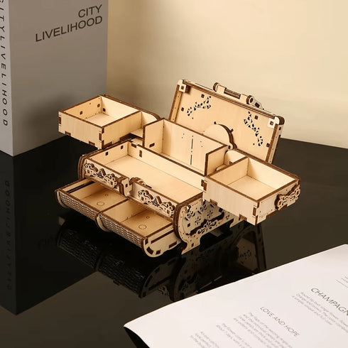 Boîte à bijoux Antique Box ouverte montrant tiroirs latéraux, plateau central et compartiments de rangement pour bijoux